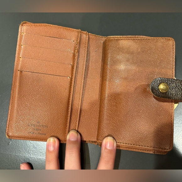 Louis Vuitton Kiss lock Wallet - Picture 4 of 7